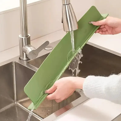Suction For Kitchen And Bathroom Flexible Water Splash Stopper - 12 Inch (Random Color) Review by Reem Al Falasi
